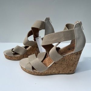 NWT NY&Co Canvas Wedge - Size 8